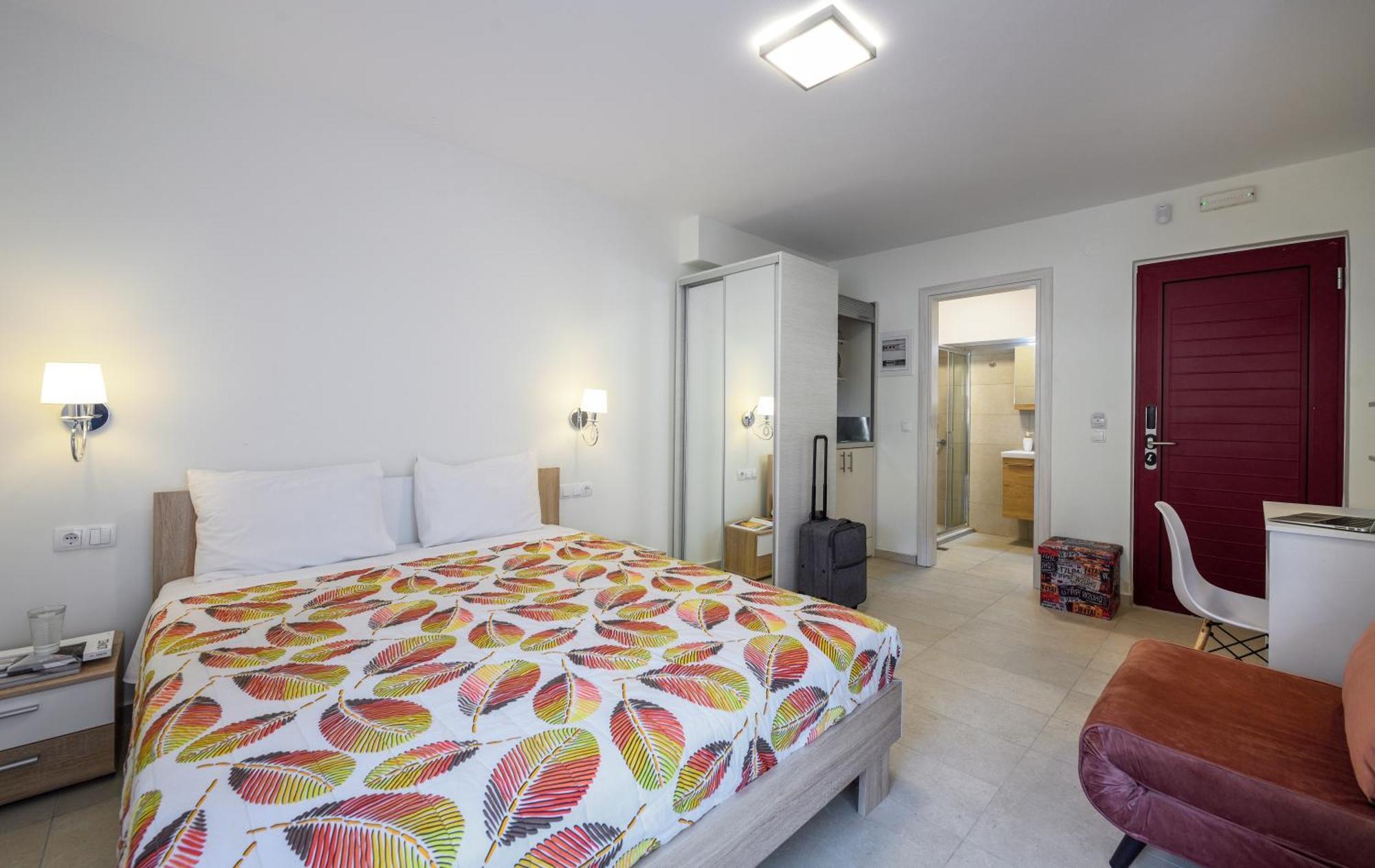 Elpiniki Luxury Rooms Nea Poteidaia Exterior foto